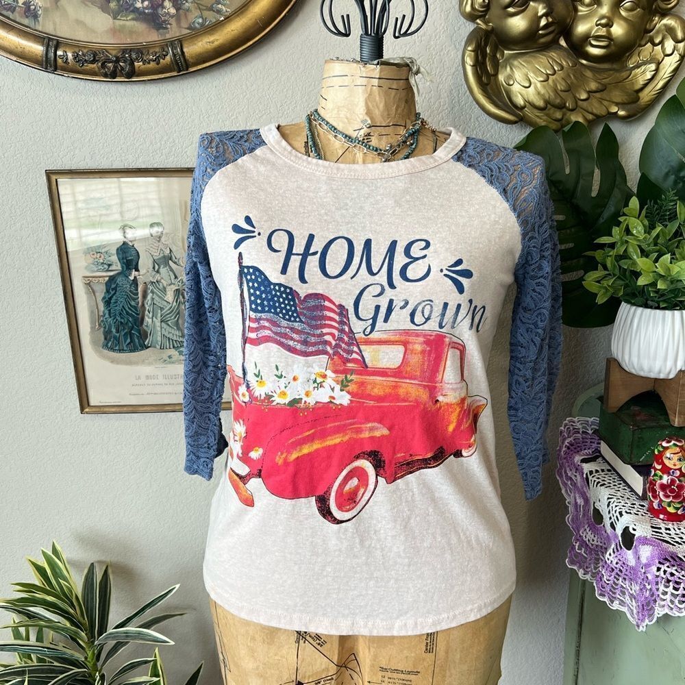 Southern Grace Cream Blue Truck American Flag Home Grown Lace Sleeve Blouse Sz S